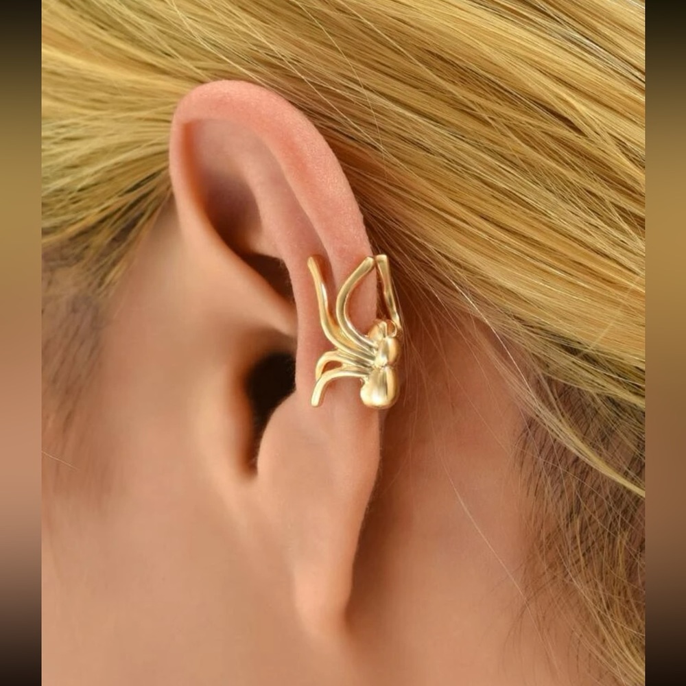 🕷️ Awesome Pierce-less Metallic Spider Ear Cuff 🕷️